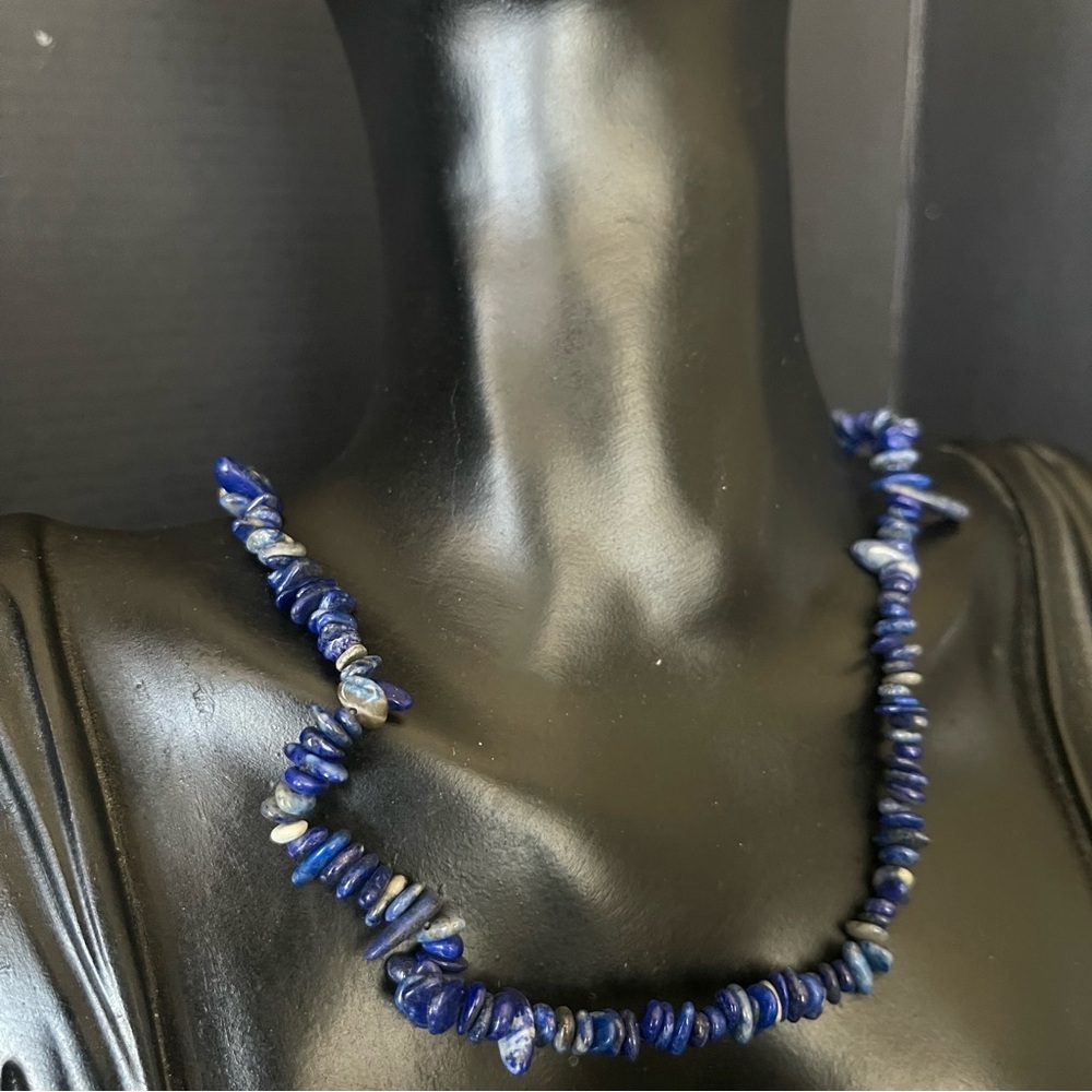 Lápiz lazuli beaded gold tone toggle necklace - Picture 3 of 5